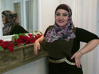 femme Torrid porte le hijab et veut toujours le sexe