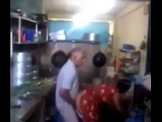 Srilankan Chacha che scopa rapidamente frigidity sua cameriera involving cucina