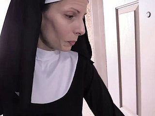 Frau Nutty Nonne Fuck im Strumpf
