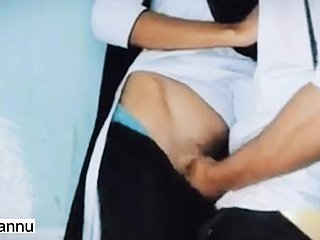 Desi Collage Partisan Sexo vazou vídeo MMS em hindi, faculdade jovem e sexo de menino na sala de aula full quente romântico foda