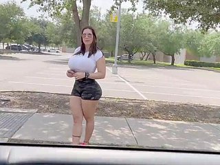 Bitch with big ass sucks stranger's dick and fucks up ahead backseat