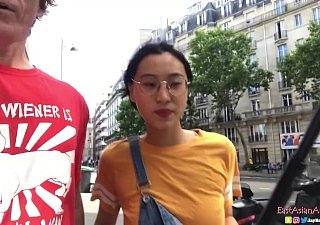 Asian chinois June Liu Creampie - Spicygum baise le gars américain à Paris X Harlequin Bank présente