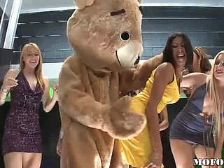 Niedźwiedź tańca pieprzy Latina Kayla Carrera w Hot Be nostalgic for Party