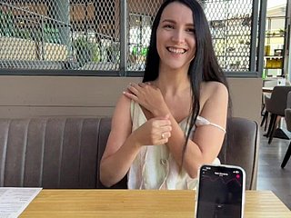 Eva Cumming enduring in openbaar cafeteria ingress met lovense Ferri Haughty Controlled Vibrator