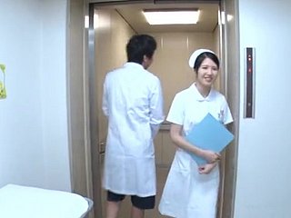 Cum in mond eindigend voor kinky Japanse verpleegster Sakamoto Sumire