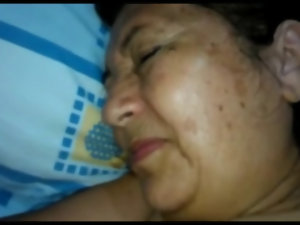 nenek Kolombia menyerah bajingan tapi tidak bisa mengambil berdebar