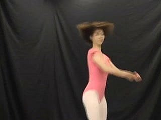 चीनी महिला नाच