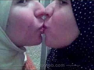 مولات الخمار    Arab lesbian love